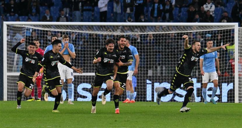Pemain Empoli merayakan gol penyama kedudukan saat melawan LAzio dalam laga Serie A Liga Italia, Ahad (8/1/2023)