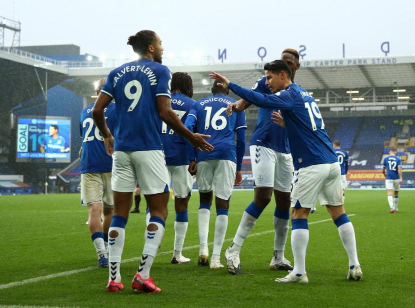 Pemain Everton merayakan gol kemenangan atas Brigton Hove Albion. The Toffes menang 4-2 atas Seagulss. 