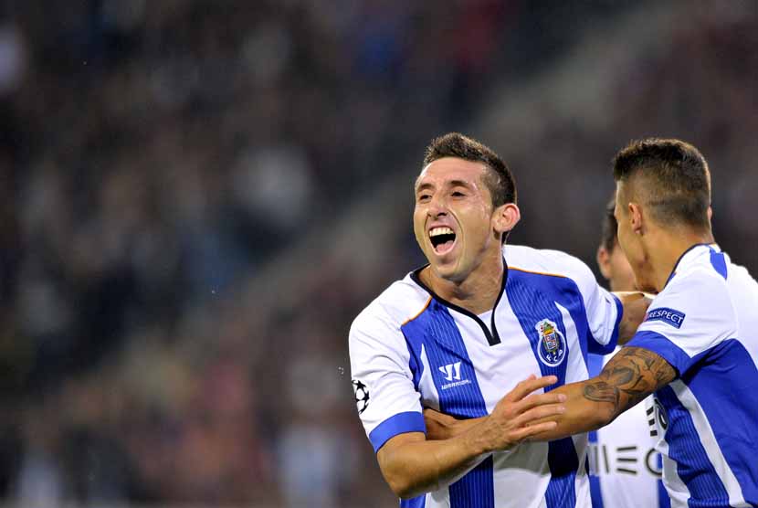 Pemain FC Porto, Hector Herrera (kiri)