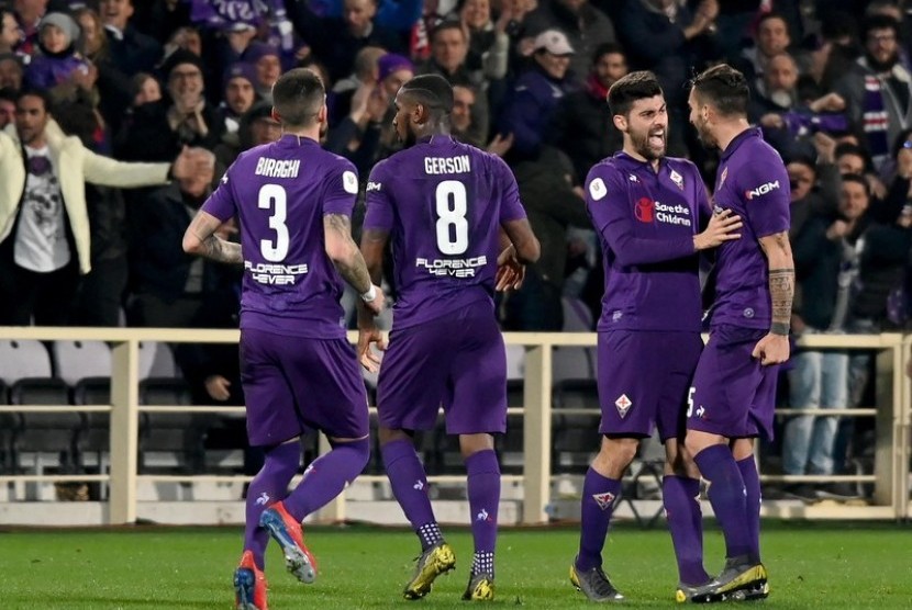 Pemain Fiorentina Marco Benassi (kedua kanan) merayakan gol (ilustrasi). Fiorentina menaklukkan Citadella di Coppa Italia.