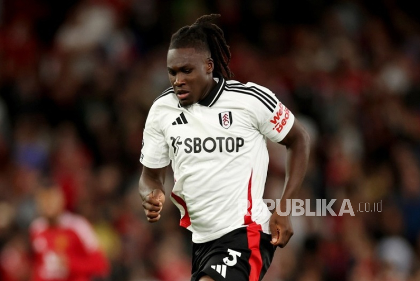 Pemain Fulham Calvin Bassey.