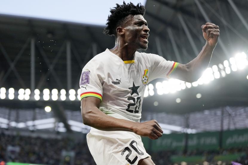 Pemain Ghana Mohammed Kudus merayakan gol kedua timnya saat pertandingan sepak bola grup H Piala Dunia antara Korea Selatan dan Ghana, di Education City Stadium di Al Rayyan, Qatar, Senin (28/11/2022).. 