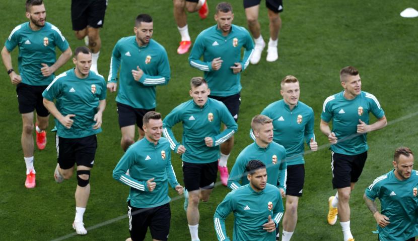 Pemain Hungaria saat sesi latihan tim di Budapest, Hongaria, 14 Juni 2021. Hongaria akan menghadapi Portugal dalam pertandingan sepak bola babak penyisihan grup F UEFA EURO 2020 pada 15 Juni 2021. 
