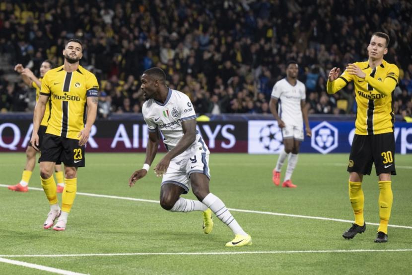 Pemain Inter Milan Marcus Thuram (tengah) merayakan golnya yang membawa timnya menang 1-0 atas Young Boys dalam pertandingan Liga Champions UEFA, Kamis (24/10/2024) dini hari WIB.