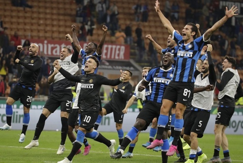 Pemain Inter Milan merayakan kemenangan atas AC Milan