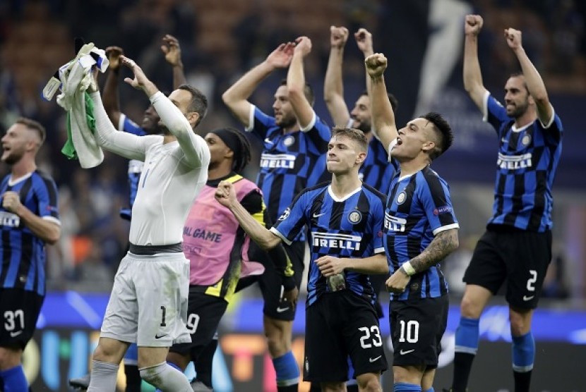 Pemain Inter Milan merayakan kemenangan dari Dortmund dalam pertandingan Liga Champions, Kamis (24/10) dini hari WIB