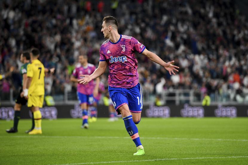 Striker Juventus Arkadiusz Milik.