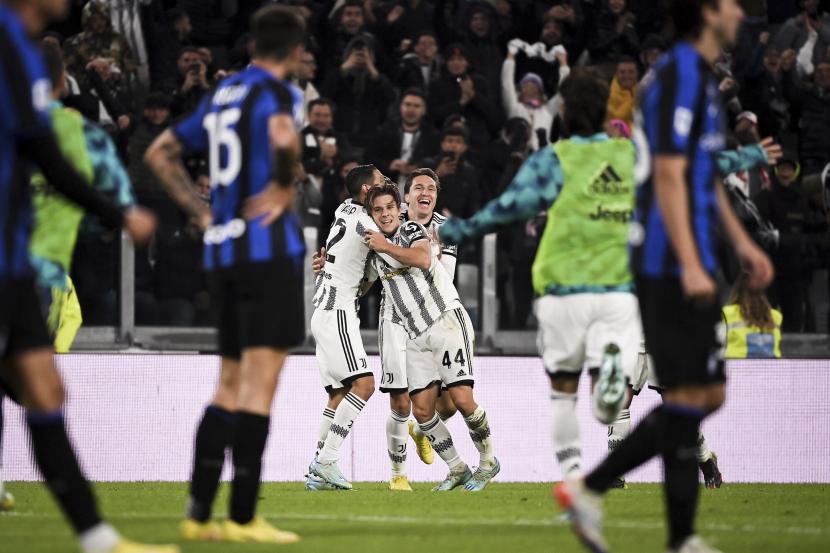 Para pemain Juventus merayakan keberhasilan mencetak gol ke gawang Inter Milan, Senin (7/11/2022).