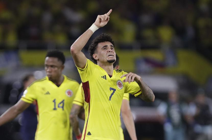 Pemain Kolombia Luis Diaz merayakan golnya ke gawang Brasil dalam laga Kualifikasi Piala Dunia 2026.