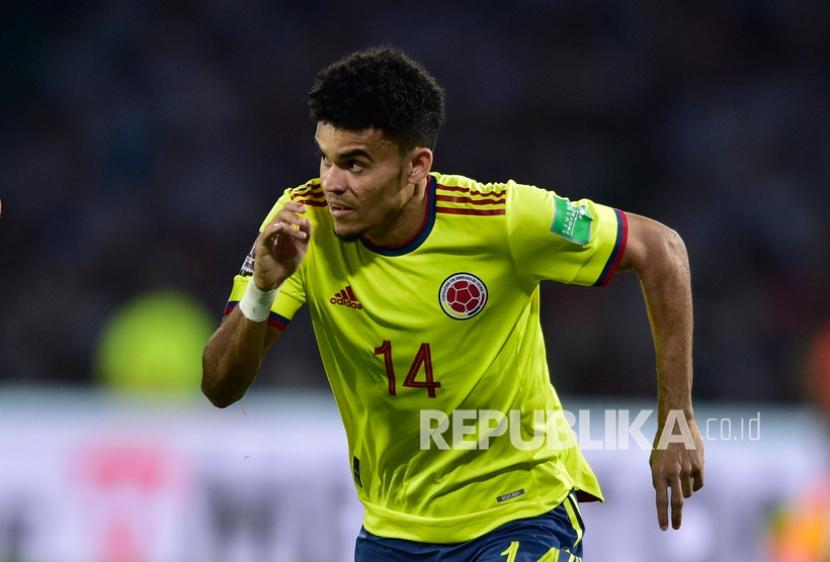  Pemain Kolombia Luis Diaz terlihat pada pertandingan sepak bola kualifikasi untuk Piala Dunia FIFA Qatar 2022 melawan Argentina di stadion Mario Alberto Kempes di Cordoba, Argentina, Rabu (2/2/2022) pagi WIB.