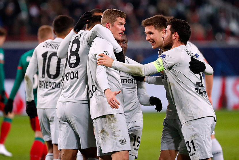 Pemain Leverkusen merayakan gol ke gawang Lokomotiv Moskow pada laga kelima Liga Champions di Moskow, Rusia, Rabu (26/11) dini hari WIB. 
