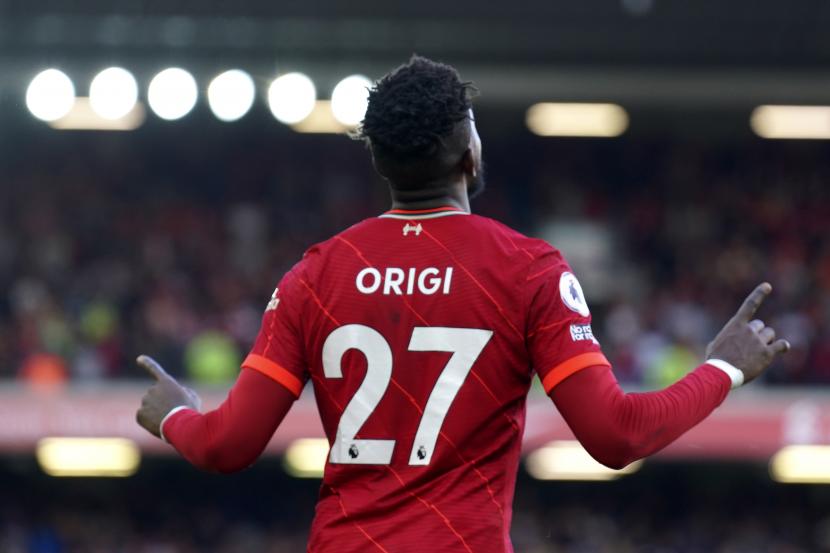 Striker Liverpool Divock Origi. Pada musim panas 2022 nanti, Origi akan meninggalkan Liverpool.