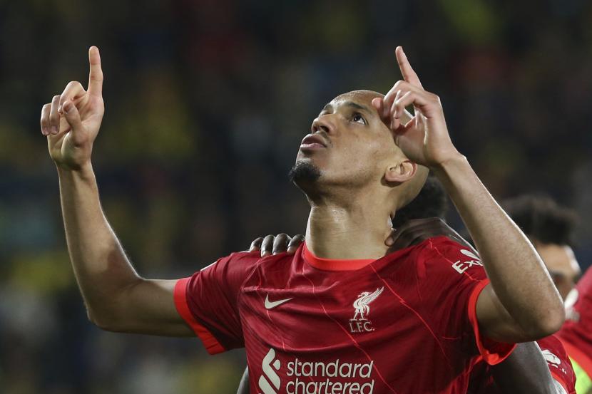  Pemain Liverpool Fabinho melakukan selebrasi usai mencetak gol pembuka timnya pada pertandingan leg kedua semifinal Liga Champions antara Villarreal melawan Liverpool di stadion Ceramica di Villarreal, Spanyol,  Rabu (4/5/2022) dini hari WIB. 