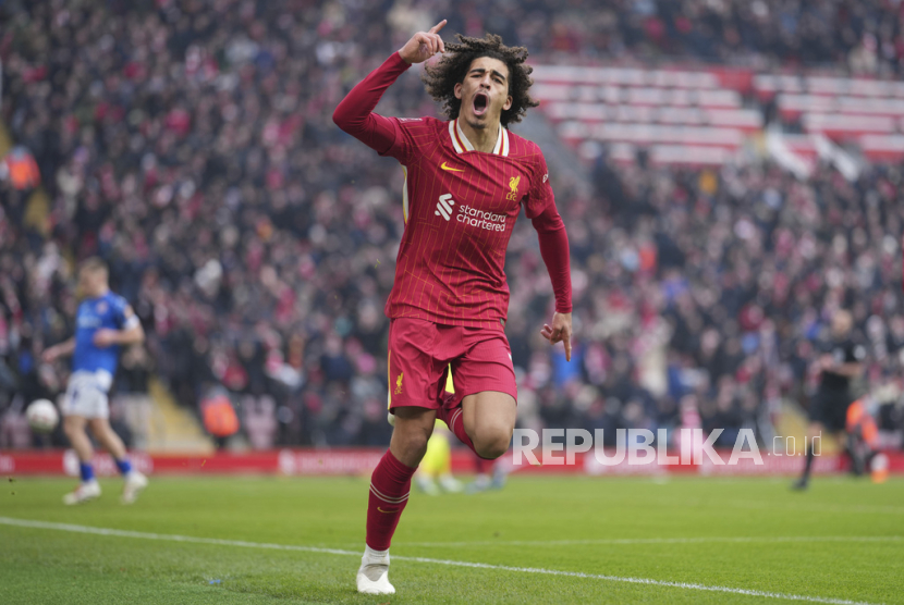 Pemain Liverpool Jayden Danns merayakan gol ketiga timnya dalam pertandingan Piala FA antara Liverpool dan Accrington Stanley di Stadion Anfield, Liverpool, Inggris, Sabtu, 11 Januari 2025. 