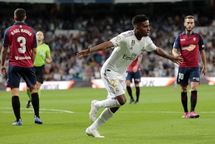 Pemain Madrid Rodygo merayakan gol ke gawang Osasuna