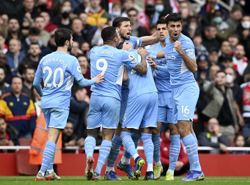 Para pemain Manchester City saat merayakan kemenangan di Liga Primer Inggris. Man City kini kian kokoh memuncaki klasemen Liga Primer Inggris.