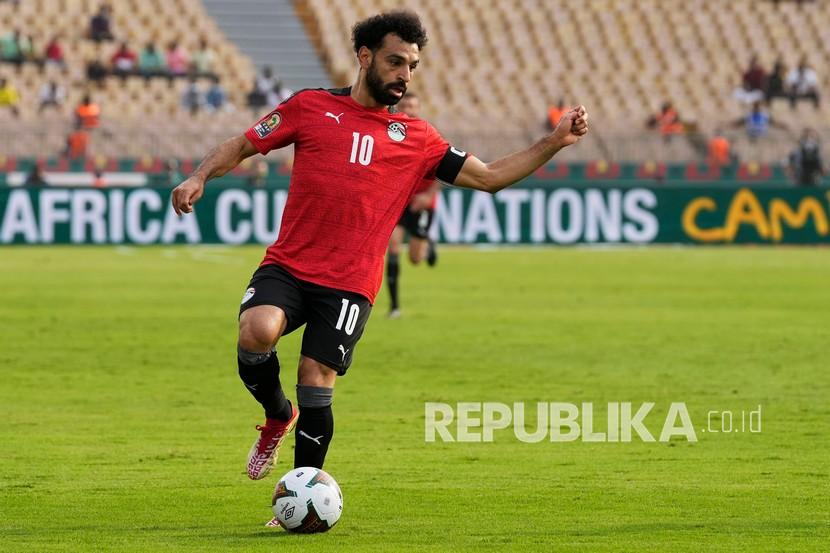 Penyerang Liverpool Mohamed Salah saat membela Mesir di Piala Afrika 2021.
