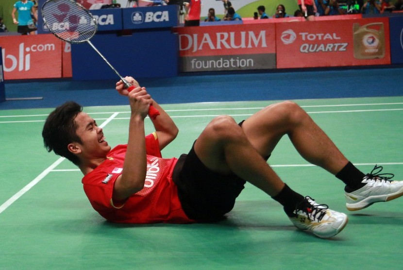Pemain muda, Anthony Sinisuka Ginting meluapkan kegembiraannya usai mengalahkan pemain unggulan empat asal Srikant Kidambi di babak kedua BCA Indonesia Open 2015