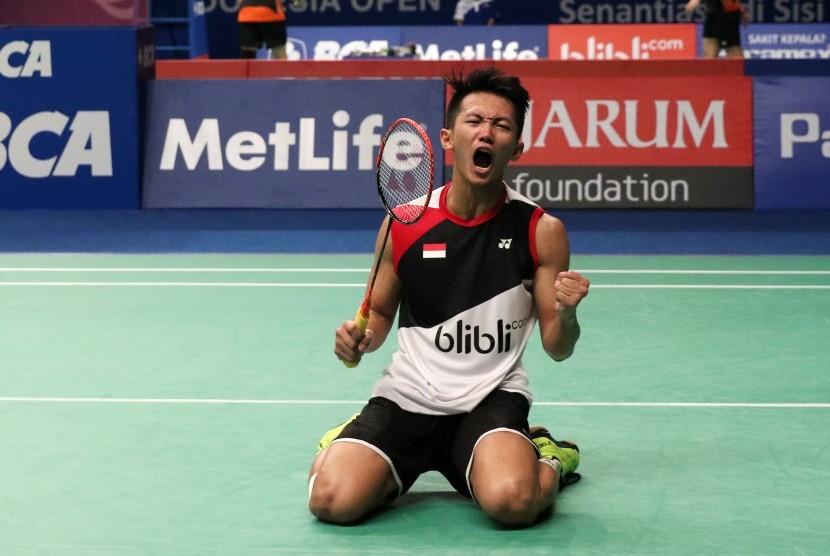 Pemain muda Indonesia, Ihsan Maulana Mustofa lolos ke semifinal turnamen BCA Indonesia Open Super Series Premier, Jumat (3/6).