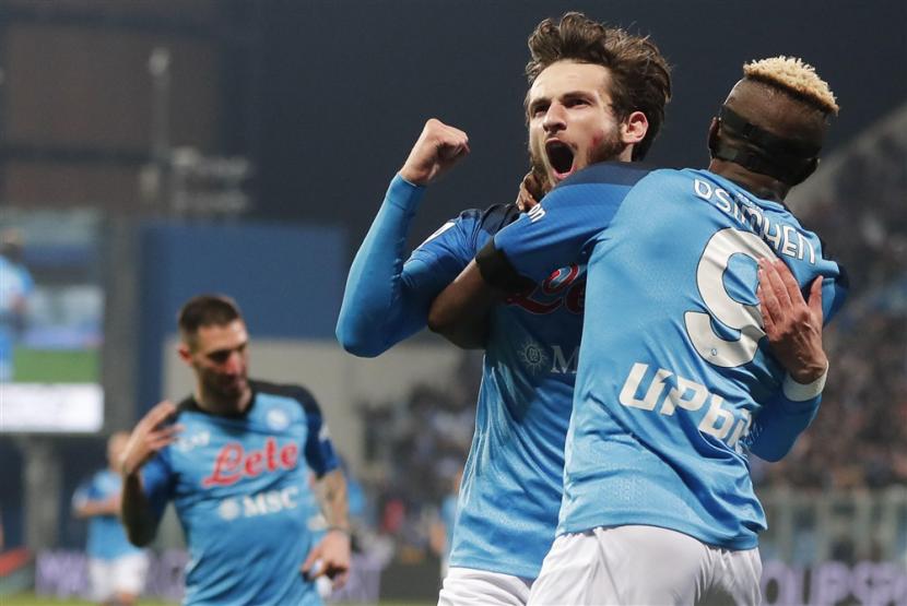 Pemain Napoli Khvicha Kvaratskhelia merayakan golnya ke gawang Sassuolo dalam lanjutan Serie A Liga Italia, Napoli mengalahkan Sassuolo 2-0.