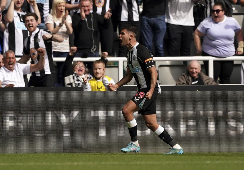 Pemain Newcastle United Bruno Guimaraes melakukan selebrasi usai mencetak gol. Real Madrid dikabarkan berminat dengan Bruno Guimaraes.