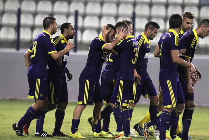 Pemain NK Maribor melakukan selebrasi usai menjebol gawang lawan di laga Liga Champions. 