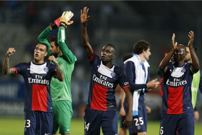Pemain Paris Saint Germain melakukan selebrasi usai mengalahkan Olympique Marseille di laga Ligue 1 Prancis pada Ahad (6/10). 