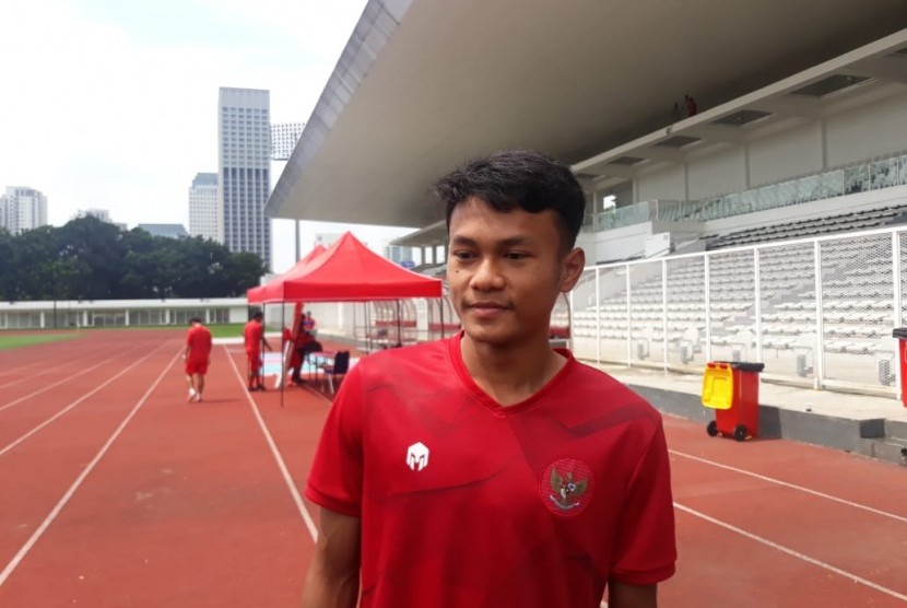 Pemain Persebaya Surabaya, Koko Ari Araya saat mengikuti pemusatan latihan (TC) Timnas senior Indonesia di Stadion Madya, Jakarta, Selasa (18/2).