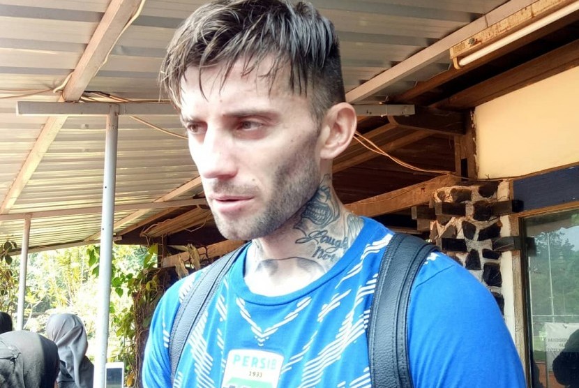 Pemain Persib Bandung, Bojan Malisic di Lapangan Gasibu, Kota Bandung, Jumat (8/2). 