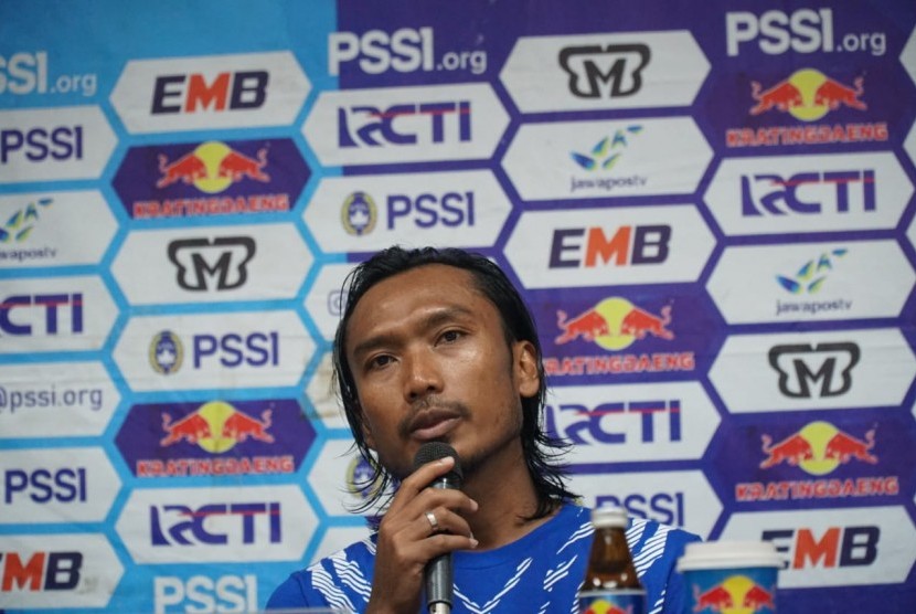 Hariono meninggalkan Persib Bandung menuju Bali United. 
