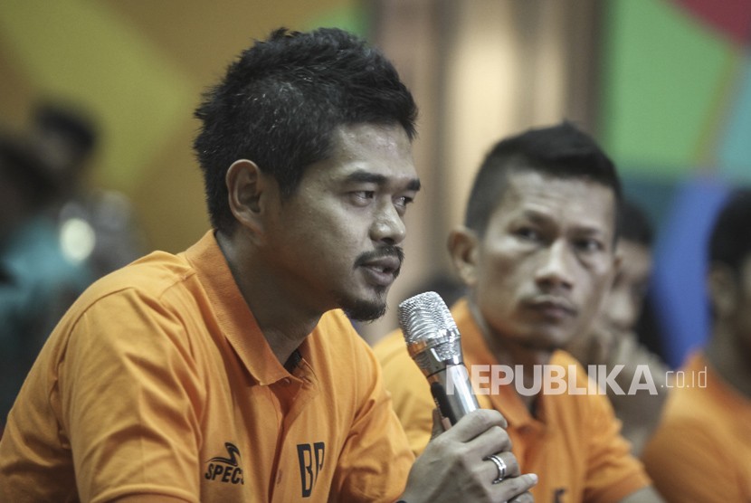 Pemain Persija Jakarta Bambang Pamungkas (kiri). 