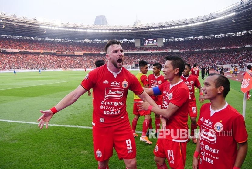 Pemain Persija Jakarta Marko Simic melakukan selebrasi usai mencetak gol ke gawang Persib Bandung pada pertandingan Liga 1 2019 di Stadion Utama Gelora Bung Karno (GBK) Senayan, Jakarta, Rabu (10/7/2019).