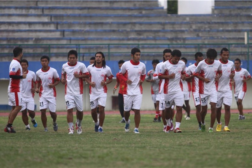  Pemain Persis Solo menggelar sesi latihan di Stadion Manahan, Solo, Jawa Tengah. (ilustrasi) 