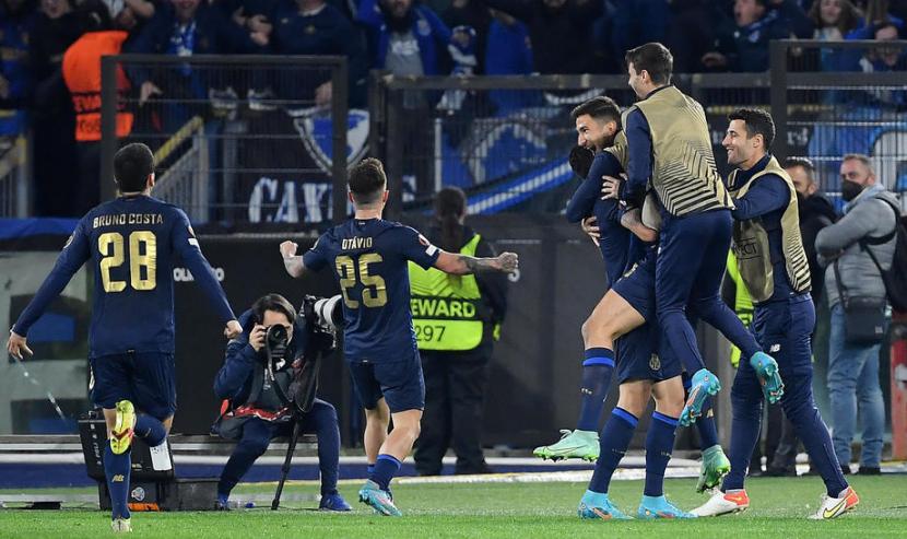 Pemain Porto merayakan gol ke gawang Lazio, Jumat (25/2/2022) dini hari WIB.