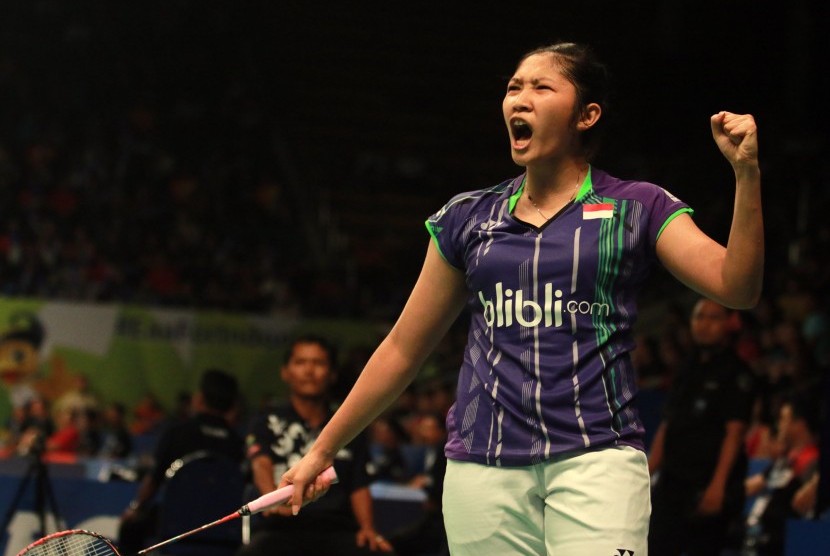 Pemain putri Linda Wenifanetri menang dari unggulan empat dari Taiwan, Tai Tzu Ying di babak kedua BCA Indonesia Open 2015