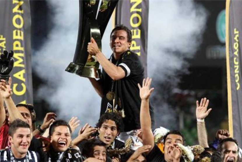 Pemain Rayados de Monterrey melakukan selebrasi usai menjuarai Liga Champions Concacaf. 