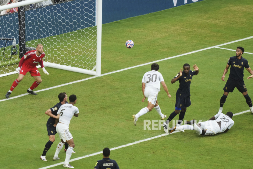 Pemain Real Madrid Gonzalo Garcia (30) mencetak gol ke gawang Juventus dalam pertandingan sepak bola babak 16 besar Piala Dunia Antarklub 2025 di Miami Gardens, Florida, Rabu, 2 Juli 2025 dini hari WIB.  