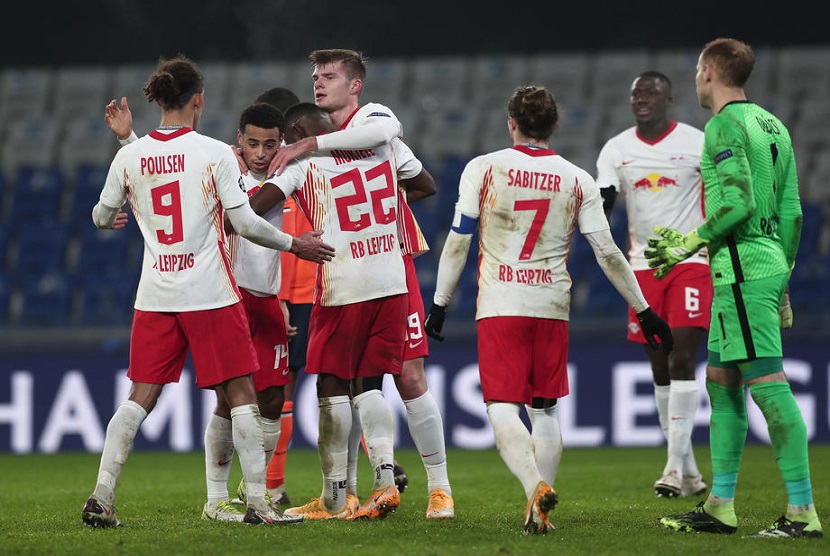Pemain RP Leipzig merayakan kemenangan 4-3 saat melawan Istanbul Basaksehir dalam lanjutan Liga Champions di Istanbul