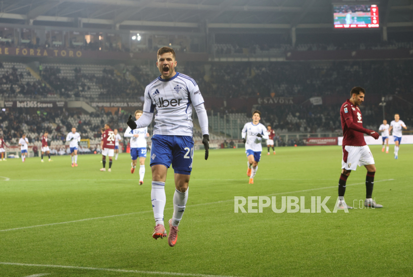 Pemain Sassuolo Nico Paz berselebrasi setelah menjebol gawang Torino dalam lanjutan Serie A Liga Italia.
