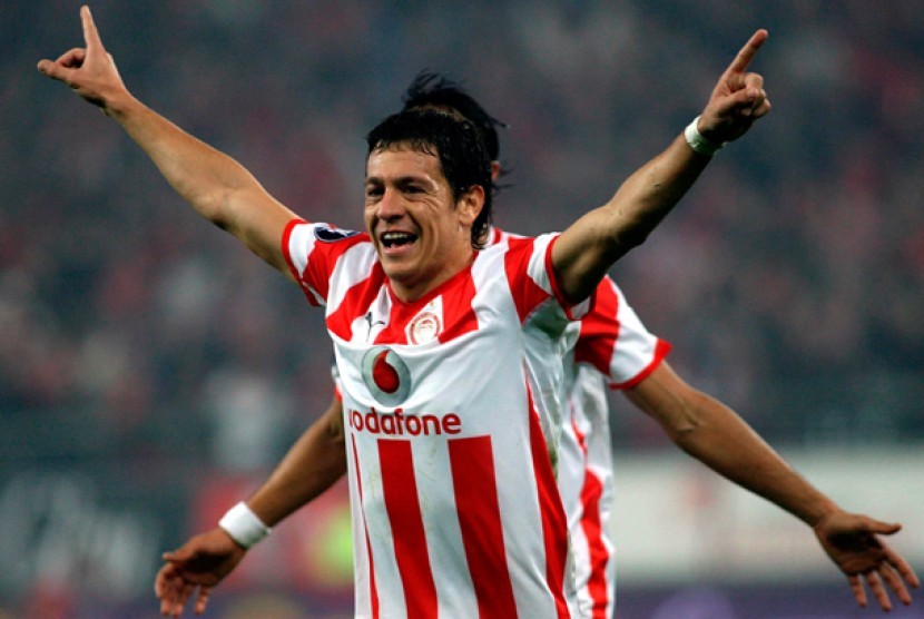 Pemain sayap Olympiakos Luciano Galleti merayakan gol saat melawan Hertha Berlin pada laga Piala UEFA di Athena, 18 Desember 2008. (Foto: Reuters)  