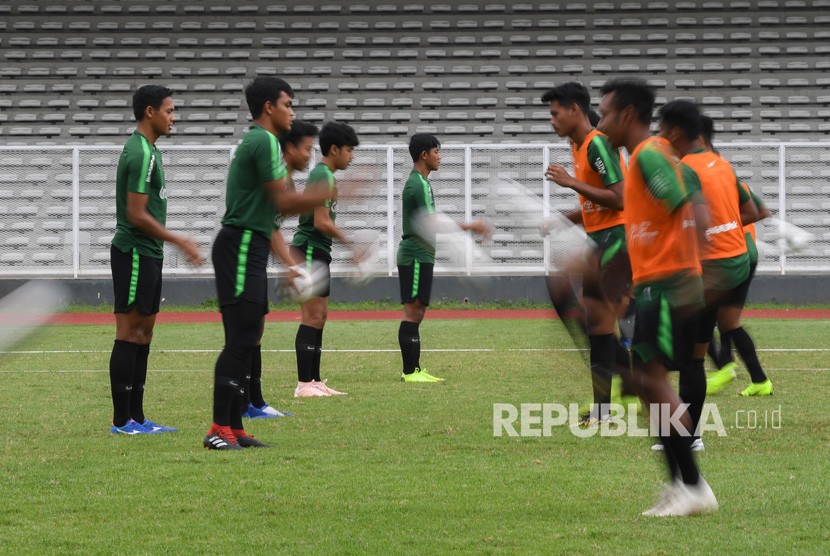 Pemain sepak bola Timnas Indonesia U-22 mengikuti pemusatan latihan di Stadin Madya, Kompleks GBK, Jakarta, Senin (28/1/2019). 