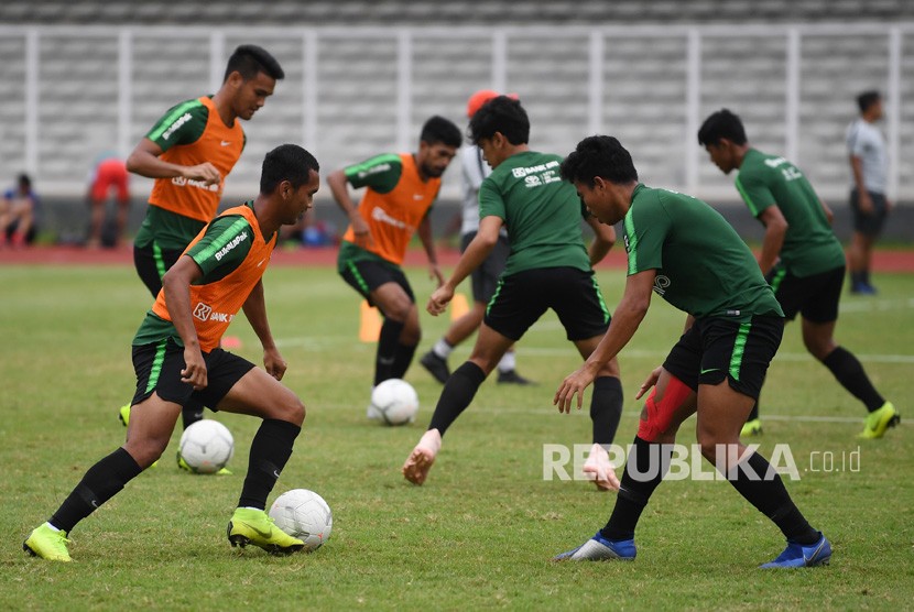 Pemain sepak bola Timnas Indonesia U-22 mengikuti pemusatan latihan di Stadin Madya, Kompleks GBK, Jakarta, Senin (28/1/2019).