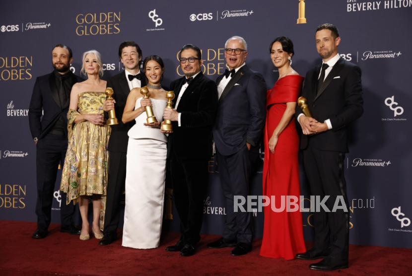 Pemain serial Shogun berpose selama upacara Penghargaan Golden Globes tahunan ke-82 di Beverly Hills, California, AS, 5 Januari 2025.