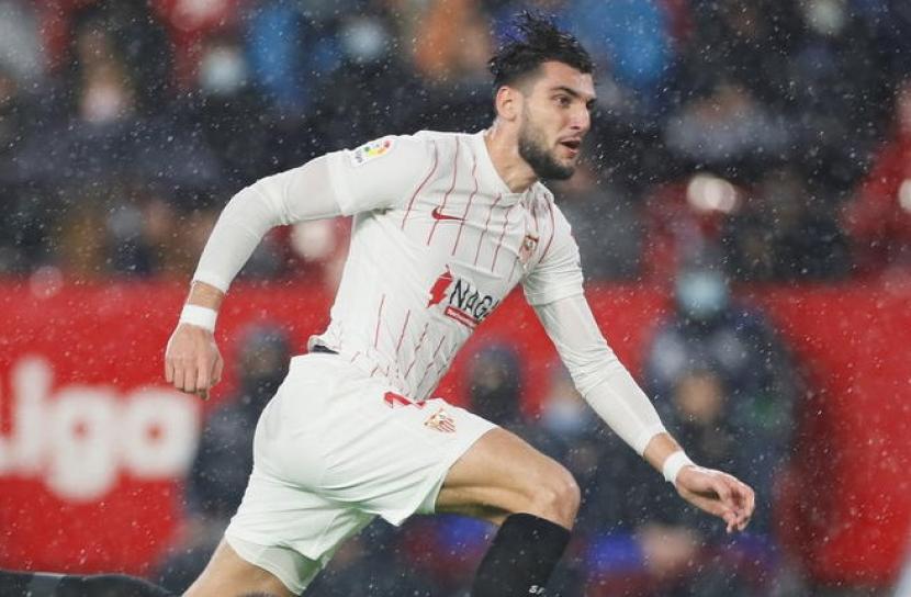 Pemain Sevilla Rafa Mir (ilustrasi). Rafa Mir mencetak gol dalam kemenangan Sevilla 2-0 atas Real Zaragoza di babak 32 besar Copa del Rey, Jumat (7/1/2022) dini hari WIB.