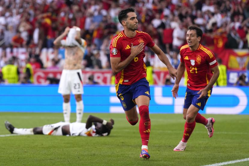 Pemain Spanyol Mikel Merino merayakan gol kedua bagi timnya dalam pertandingan perempat final Euro 2024 antara Jerman kontra Spanyol di Mercedes Benz Arena Stuttgart, Sabtu (6/7/2024) dini hari WIB.