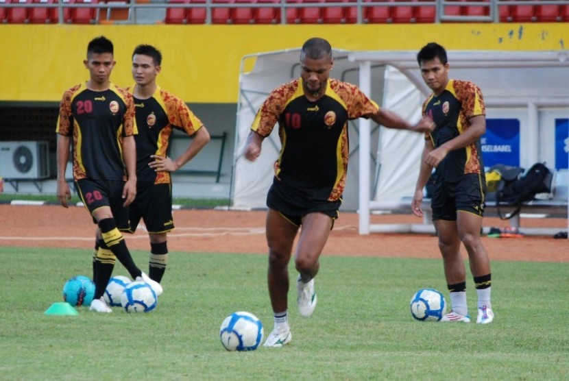 Pemain Sriwijaya FC, Hilton Moreira berlatih di Stadion Jakabaring Palembang