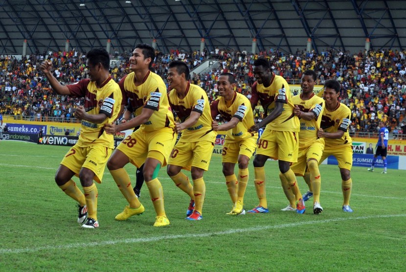 Pemain Sriwijaya FC melakukan selebrasi usai menjebol gawang tim lawan. (ilustrasi) 
