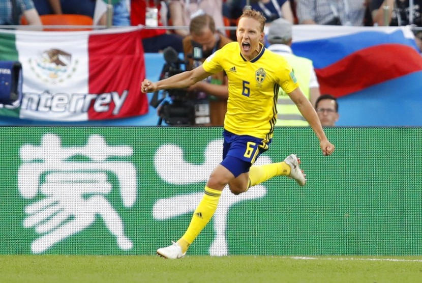 Pemain Swedia Ludwig Augustinsson.