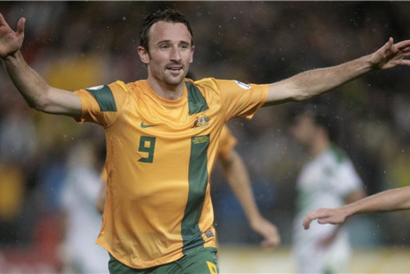 Pemain timnas Australia, Josh Kennedy, meluapkan kegembiraannya usai menjebol gawang Irak dalam kualifikasi Piala Dunia 2014 Zona Asia di Stadion Olimpiade, Sydney, Australia, Selasa (18/6). 