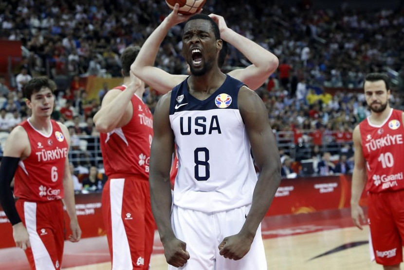 Pemain timnas basket Amerika Serikat Harrison Barnes meluapkan kegembiraan usai menaklukkan Turki pada Grup E Piala Dunia FIBA 2019 di China, Selasa (3/9).